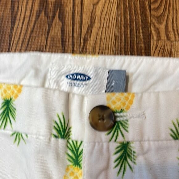 Old Navy women’s shorts. Pineapple print. Size 2. - Picture 5 of 10